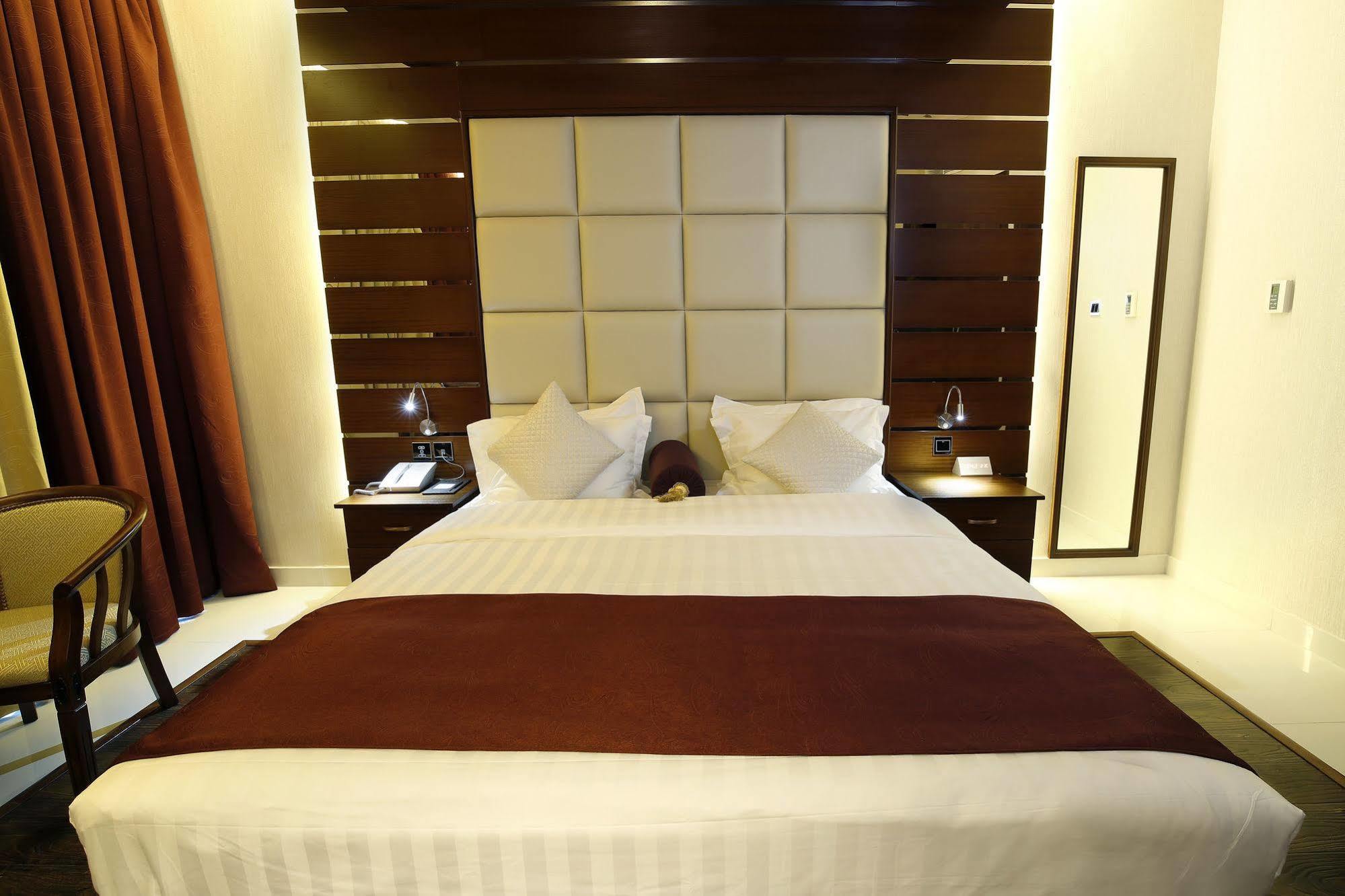 Queen Palace होटल 4*